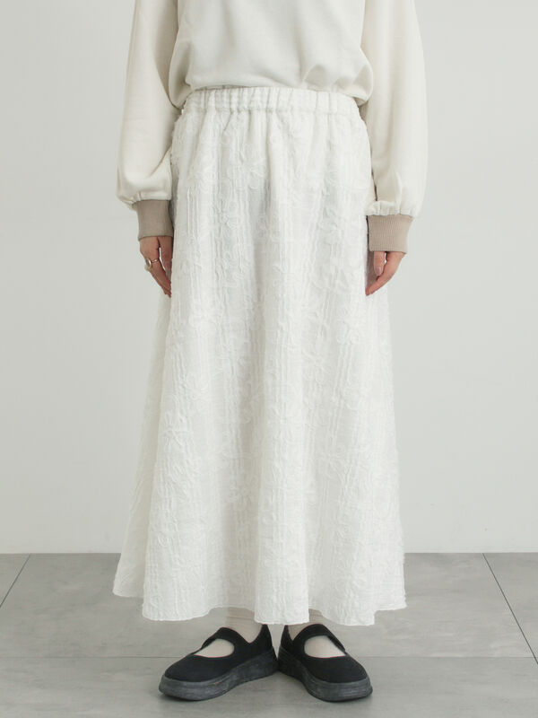 花柄テープ刺繍フレアスカート（オフホワイト/ブラック/ボトムス