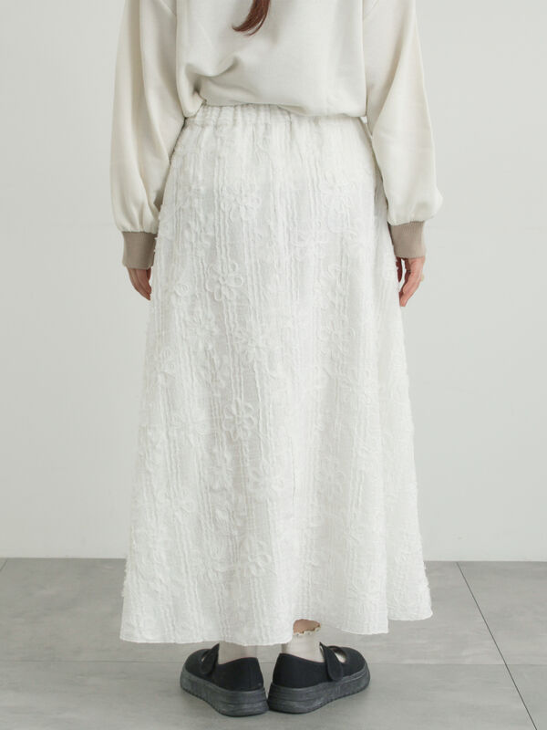 花柄テープ刺繍フレアスカート（オフホワイト/ブラック/ボトムス