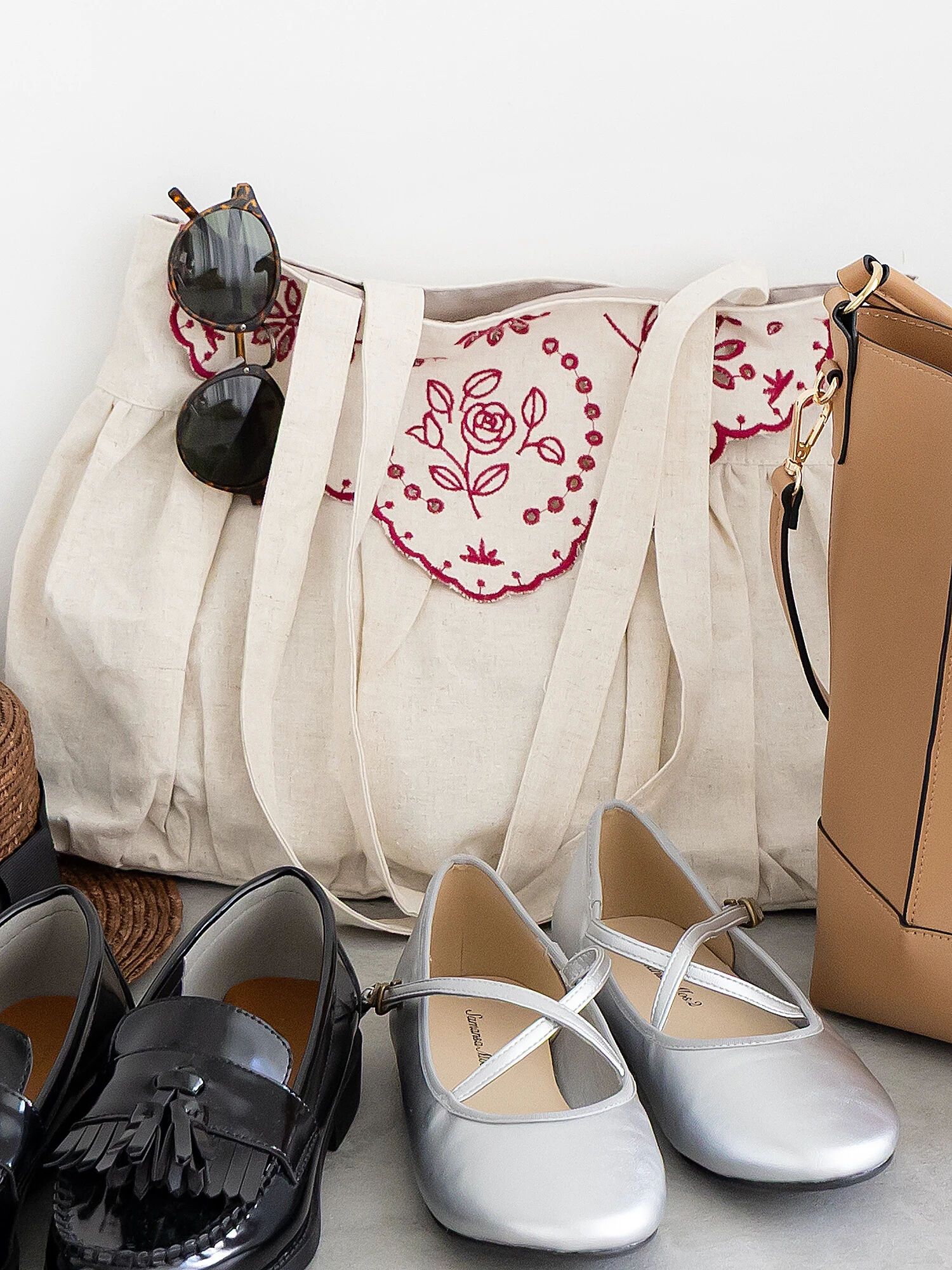 ローズ柄スカラップ刺繍バッグ（チャコールグレー/キナリ/バッグ