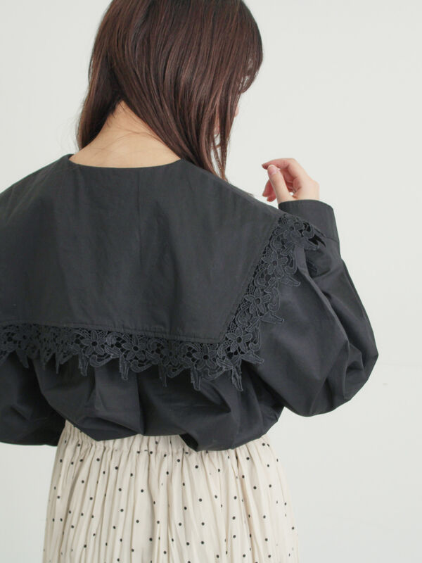 ビッグスクエア襟ブラウス（オフホワイト/ブラック/トップス/シャツ