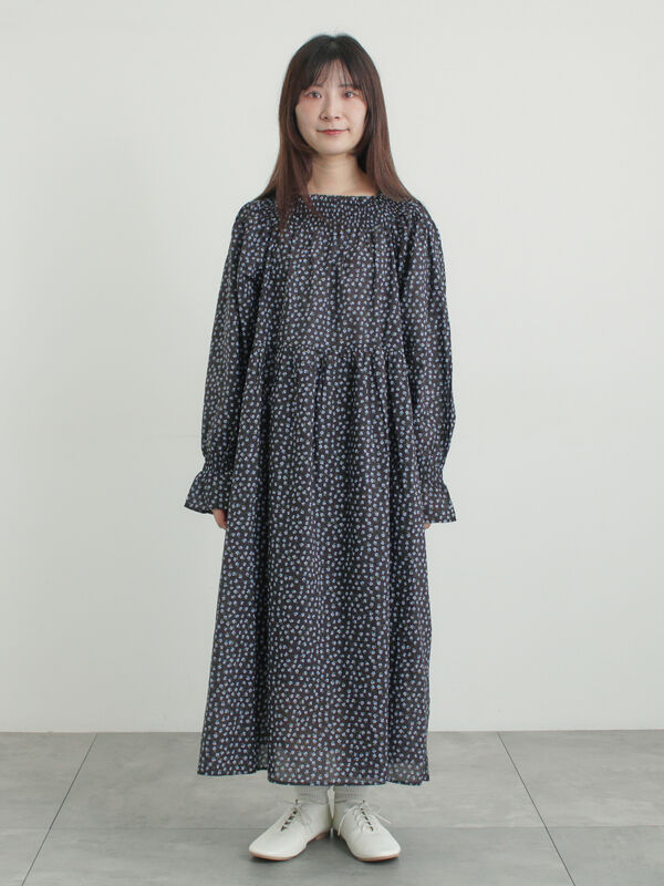 セール】 花柄シャーリングワンピース（ブラック/イエロー/カーキ