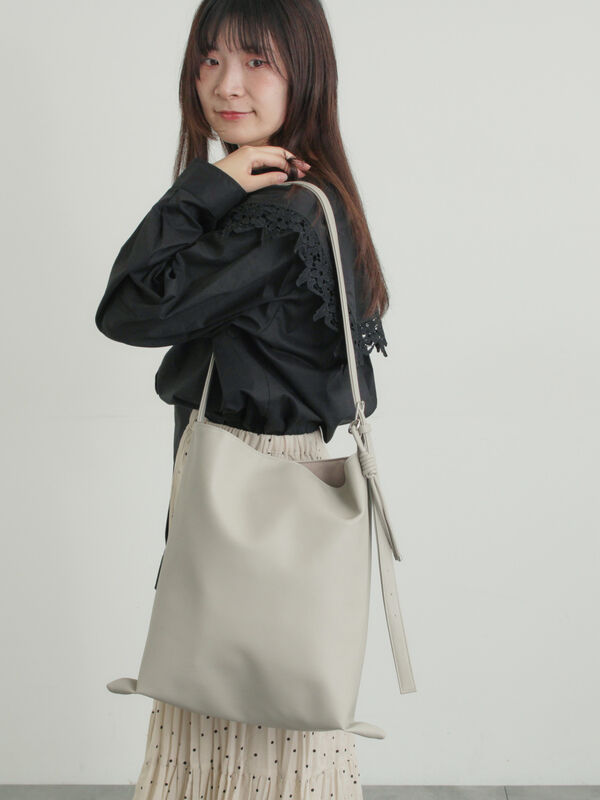 ビッグショルダーバッグ（グレージュ）｜Samansa Mos2（サマンサ モスモス）通販