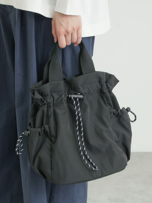 【MOOMIN×SamansaMos2】インナー総柄巾着バッグ（ブラック）｜Samansa Mos2（サマンサ モスモス）通販