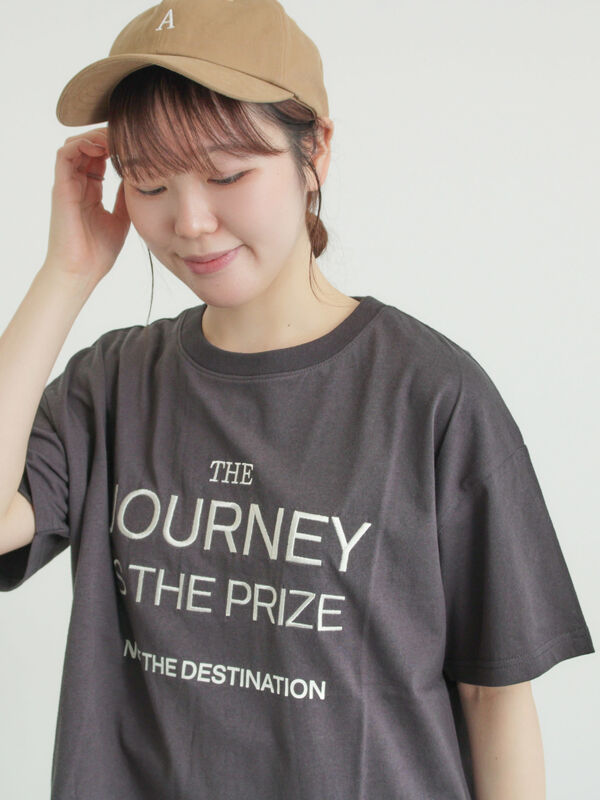 セール】 ロゴ刺繍Tシャツ（オフホワイト/チャコールグレー/ピンク