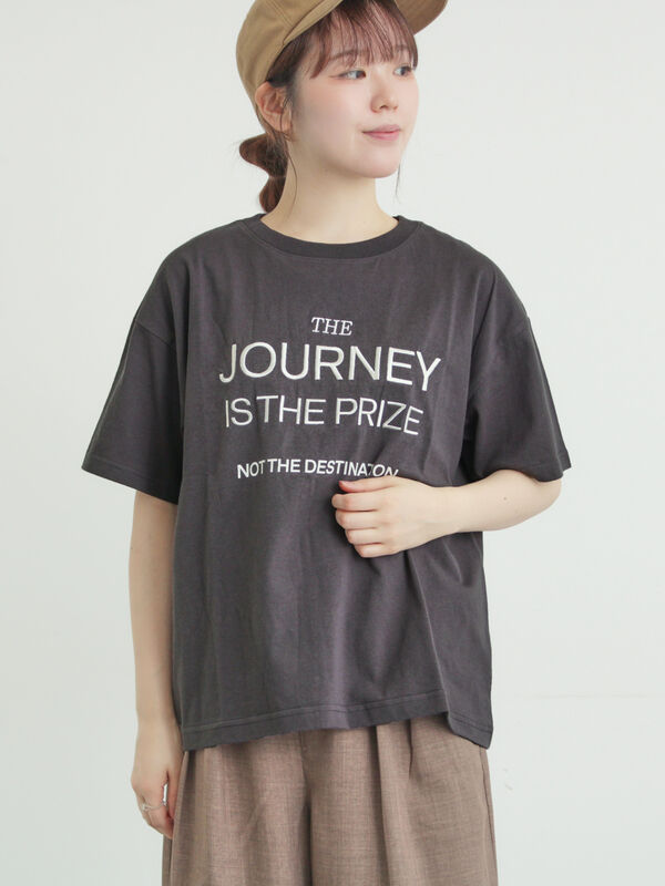 セール】 ロゴ刺繍Tシャツ（オフホワイト/チャコールグレー/ピンク