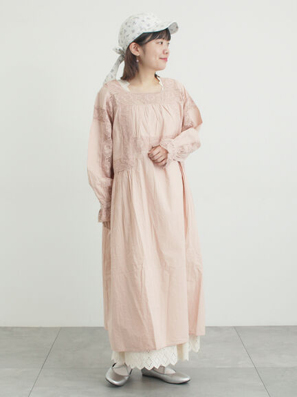 ローズ柄レーススクエアネックワンピース（オフホワイト/ブラック/ピンク/レッド）｜Samansa Mos2（サマンサ モスモス）通販