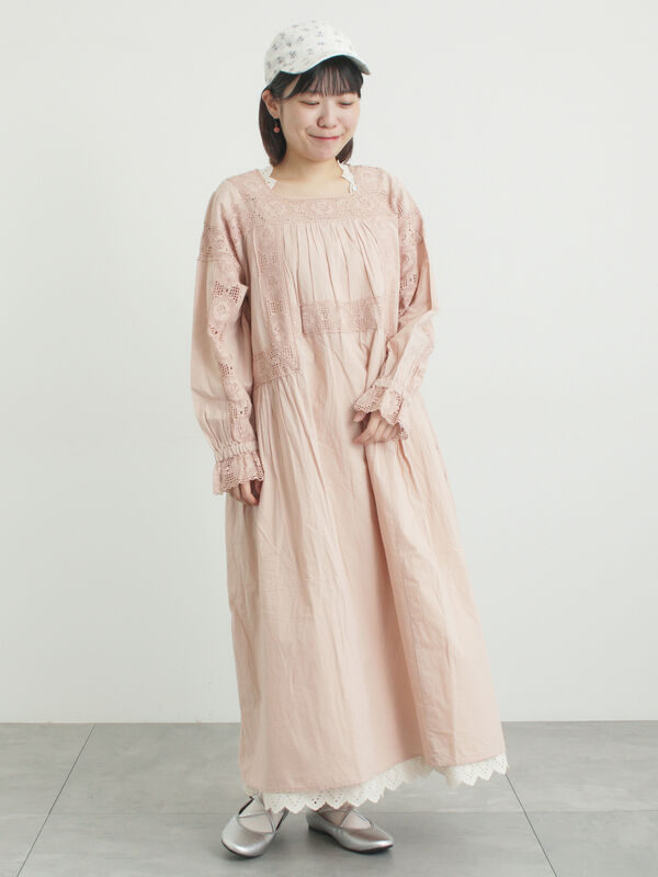 ローズ柄レーススクエアネックワンピース（オフホワイト/ブラック