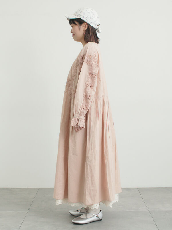 ローズ柄レーススクエアネックワンピース（オフホワイト/ブラック