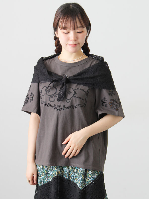 三角ストール付カットワーク刺繍Tシャツ（チャコールグレー）｜Samansa Mos2（サマンサ モスモス）通販