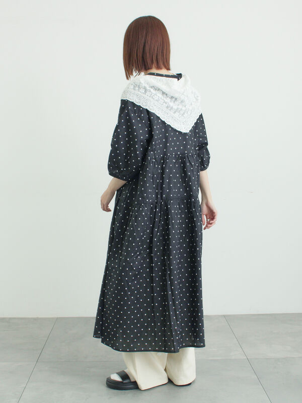 三角ストール付カットワーク刺繍Tシャツ（オフホワイト/グレー