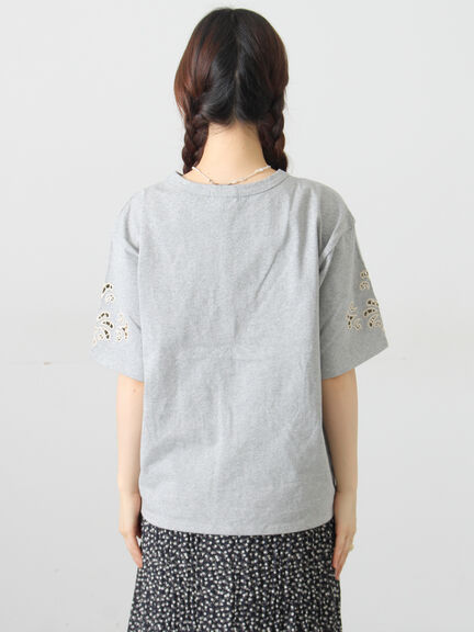 三角ストール付カットワーク刺繍Tシャツ（オフホワイト/グレー/チャコールグレー）｜Samansa Mos2（サマンサ モスモス）通販