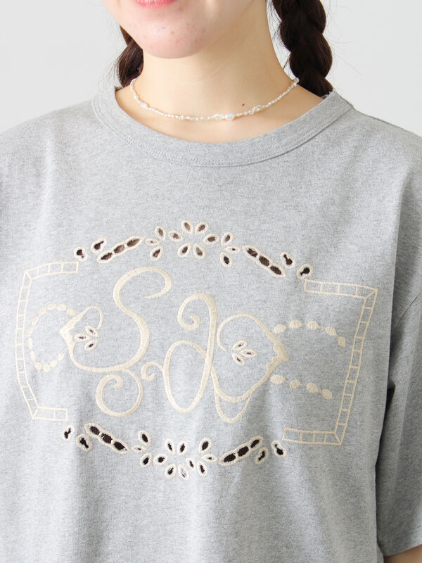 セール】 三角ストール付カットワーク刺繍Tシャツ（オフホワイト