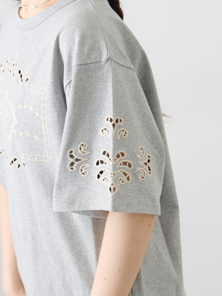 三角ストール付カットワーク刺繍Tシャツ（オフホワイト/グレー/チャコールグレー）｜Samansa Mos2（サマンサ モスモス）通販