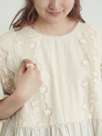 胸元レース貼りワンピース（オフホワイト/ブラック/キナリ）｜Samansa Mos2（サマンサ モスモス）通販