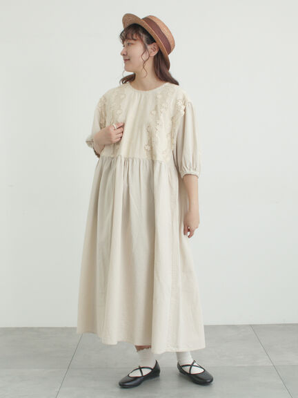 胸元レース貼りワンピース（オフホワイト/ブラック/キナリ）｜Samansa Mos2（サマンサ モスモス）通販