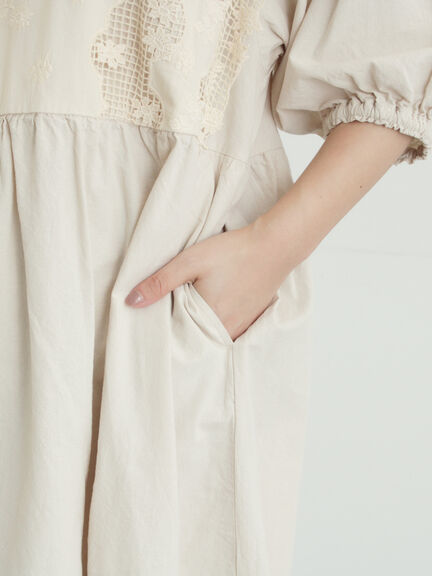 胸元レース貼りワンピース（オフホワイト/ブラック/キナリ）｜Samansa Mos2（サマンサ モスモス）通販