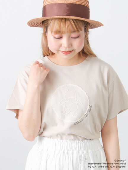 【Disney】くまのプーさんレースモチーフTシャツ（オフホワイト/ブラック/ベージュ）｜Samansa Mos2（サマンサ モスモス）通販