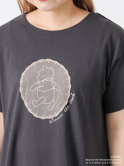 【Disney】くまのプーさんレースモチーフTシャツ（オフホワイト/ブラック/ベージュ）｜Samansa Mos2（サマンサ モスモス）通販