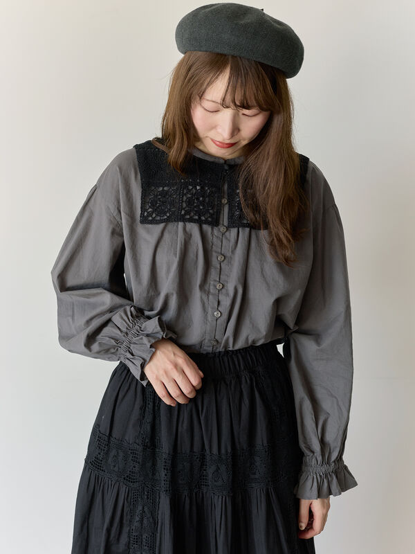 【Cross×Staff】レース襟付きブラウス（チャコールグレー）｜Samansa Mos2（サマンサ モスモス）通販
