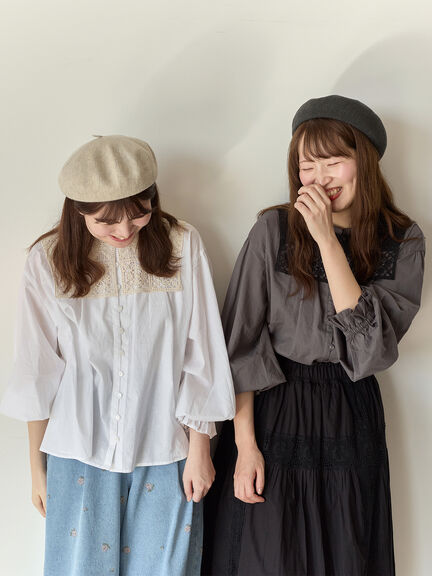 【Cross×Staff】レース襟付きブラウス（オフホワイト/チャコールグレー/グレージュ）｜Samansa Mos2（サマンサ モスモス）通販