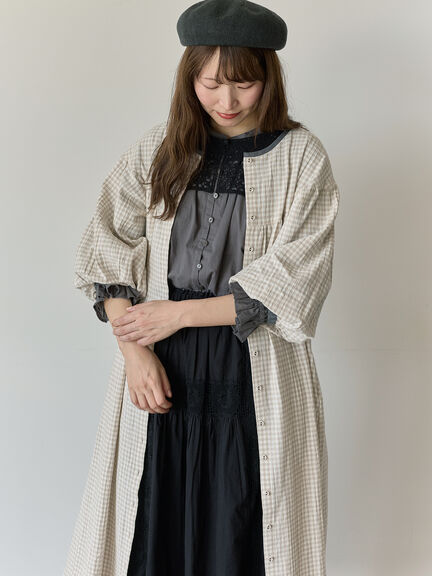 【Cross×Staff】レース襟付きブラウス（オフホワイト/チャコールグレー/グレージュ）｜Samansa Mos2（サマンサ モスモス）通販