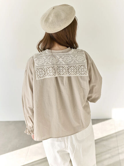 【Cross×Staff】レース襟付きブラウス（オフホワイト/チャコールグレー/グレージュ）｜Samansa Mos2（サマンサ モスモス）通販