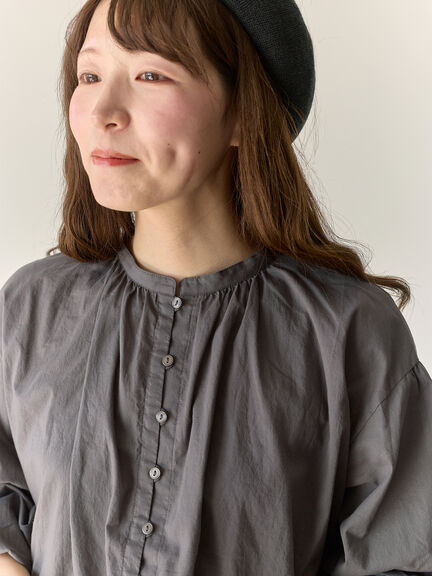 【Cross×Staff】レース襟付きブラウス（オフホワイト/チャコールグレー/グレージュ）｜Samansa Mos2（サマンサ モスモス）通販