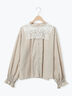 【Cross×Staff】レース襟付きブラウス（オフホワイト/チャコールグレー/グレージュ）｜Samansa Mos2（サマンサ モスモス）通販