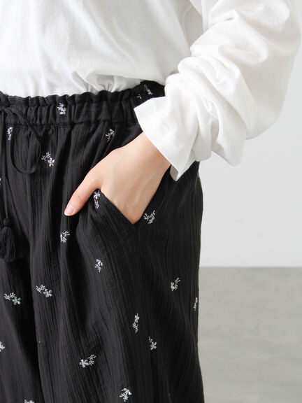 シアー楊柳刺繍イージーパンツ（オフホワイト/ブラック/ミント）｜Samansa Mos2（サマンサ モスモス）通販