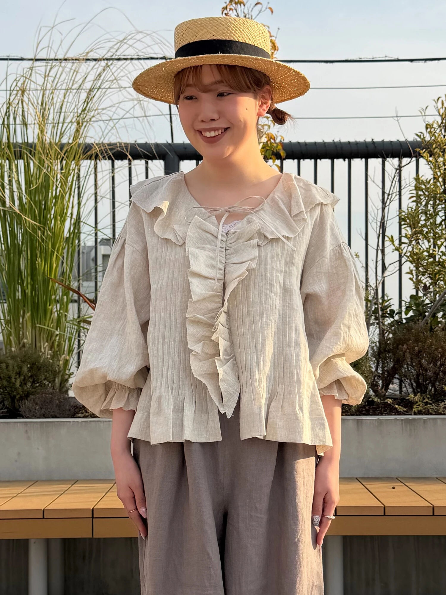 立川店/EC限定】クレープフリルクブラウス（オフホワイト