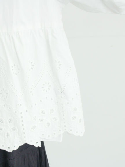 裾スカラップレース切替ブラウス（オフホワイト/ブラック/ベージュ）｜Samansa Mos2（サマンサ モスモス）通販