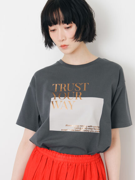 【接触冷感】スクエア箔ロゴTシャツ（オフホワイト/チャコールグレー/サックスブルー）｜Samansa Mos2（サマンサ モスモス）通販