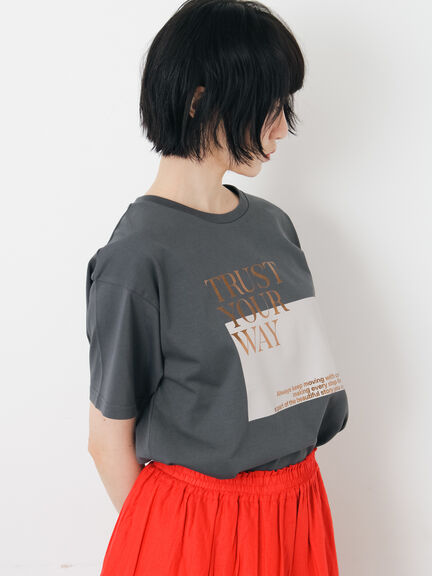 【接触冷感】スクエア箔ロゴTシャツ（オフホワイト/チャコールグレー/サックスブルー）｜Samansa Mos2（サマンサ モスモス）通販