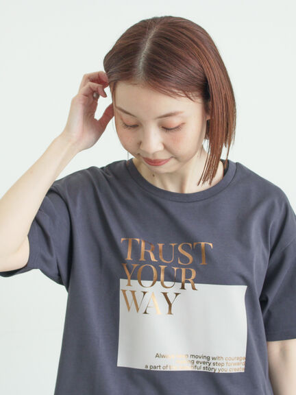 【接触冷感】スクエア箔ロゴTシャツ（オフホワイト/チャコールグレー/サックスブルー）｜Samansa Mos2（サマンサ モスモス）通販