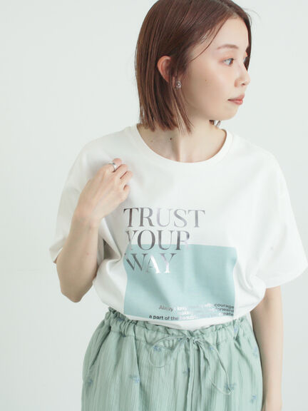【接触冷感】スクエア箔ロゴTシャツ（オフホワイト/チャコールグレー/サックスブルー）｜Samansa Mos2（サマンサ モスモス）通販