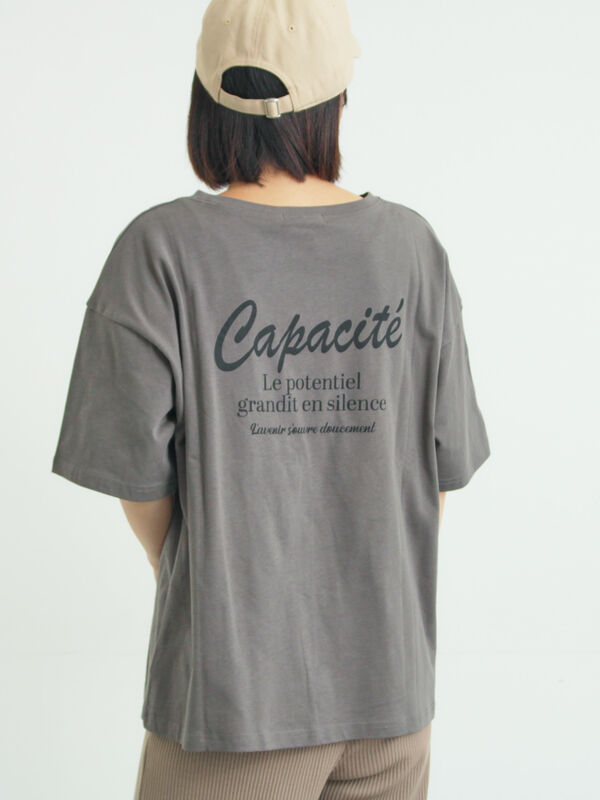 【接触冷感】ロゴ刺繍バックプリントTシャツ（チャコールグレー）｜Samansa Mos2（サマンサ モスモス）通販