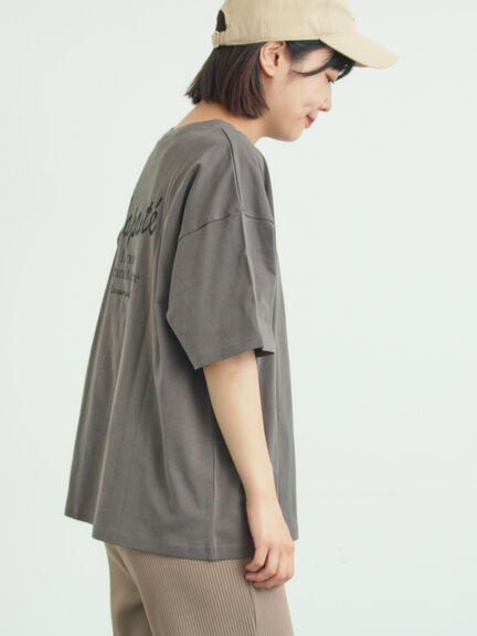 【接触冷感】ロゴ刺繍バックプリントTシャツ（オフホワイト/チャコールグレー/オレンジ/ブラウン）｜Samansa Mos2（サマンサ モスモス）通販