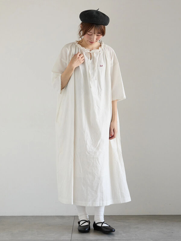 セール】 【SA刺繍】スモックワンピース（オフホワイト/ブラック
