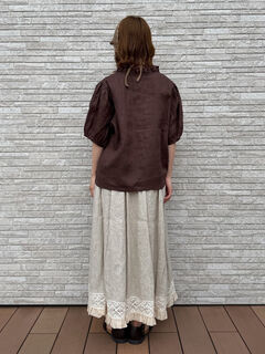 立川店/EC限定】リネンクラシックフリルブラウス（オフホワイト