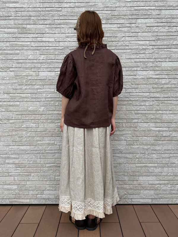 立川店/EC限定】リネンクラシックフリルブラウス（オフホワイト
