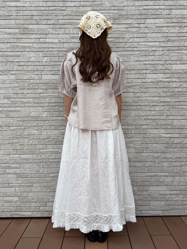 立川店/EC限定】リネンクラシックフリルブラウス（オフホワイト
