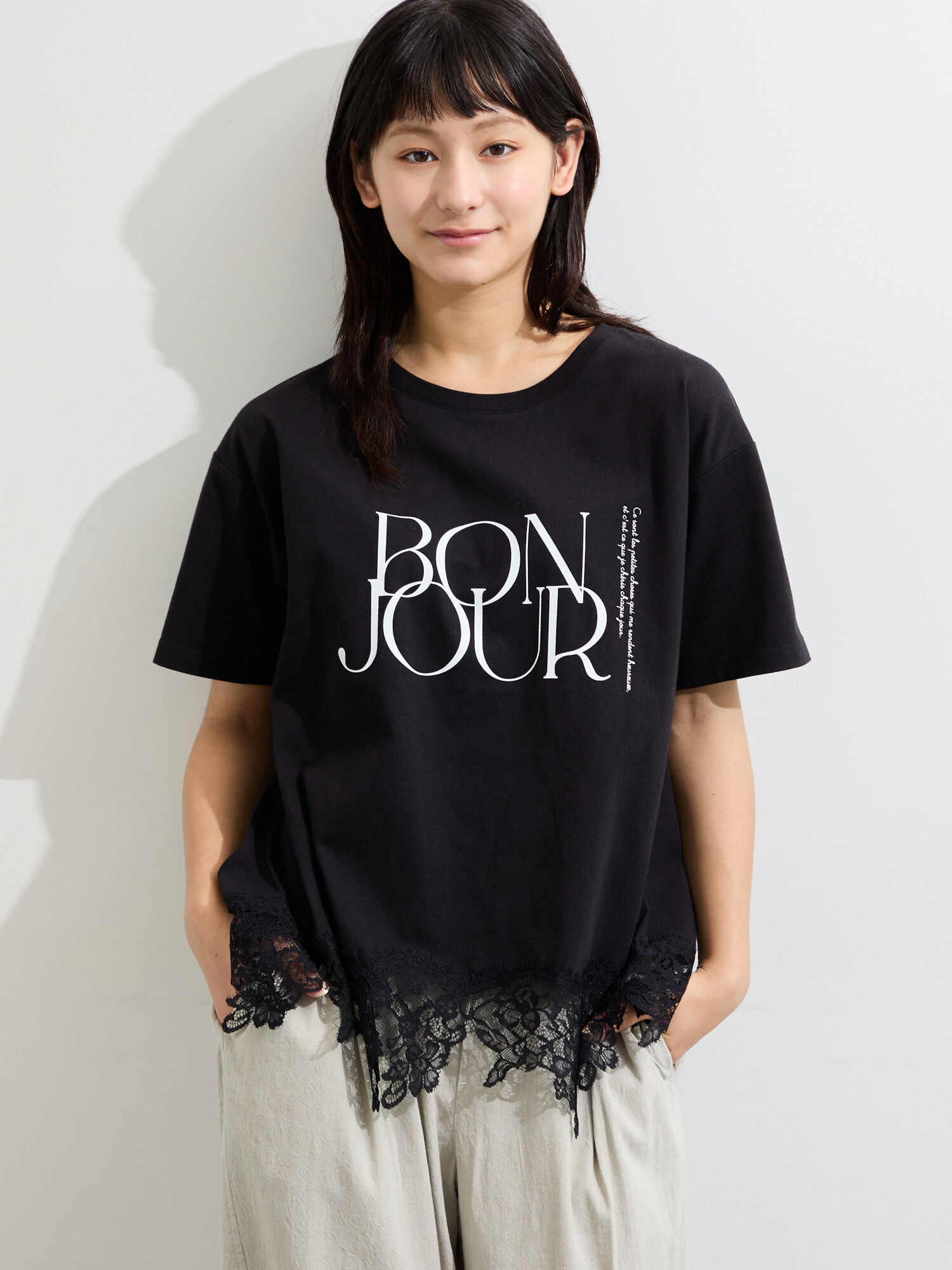 セール】 【接触冷感】裾レースロゴTシャツ（オフホワイト/ブラック
