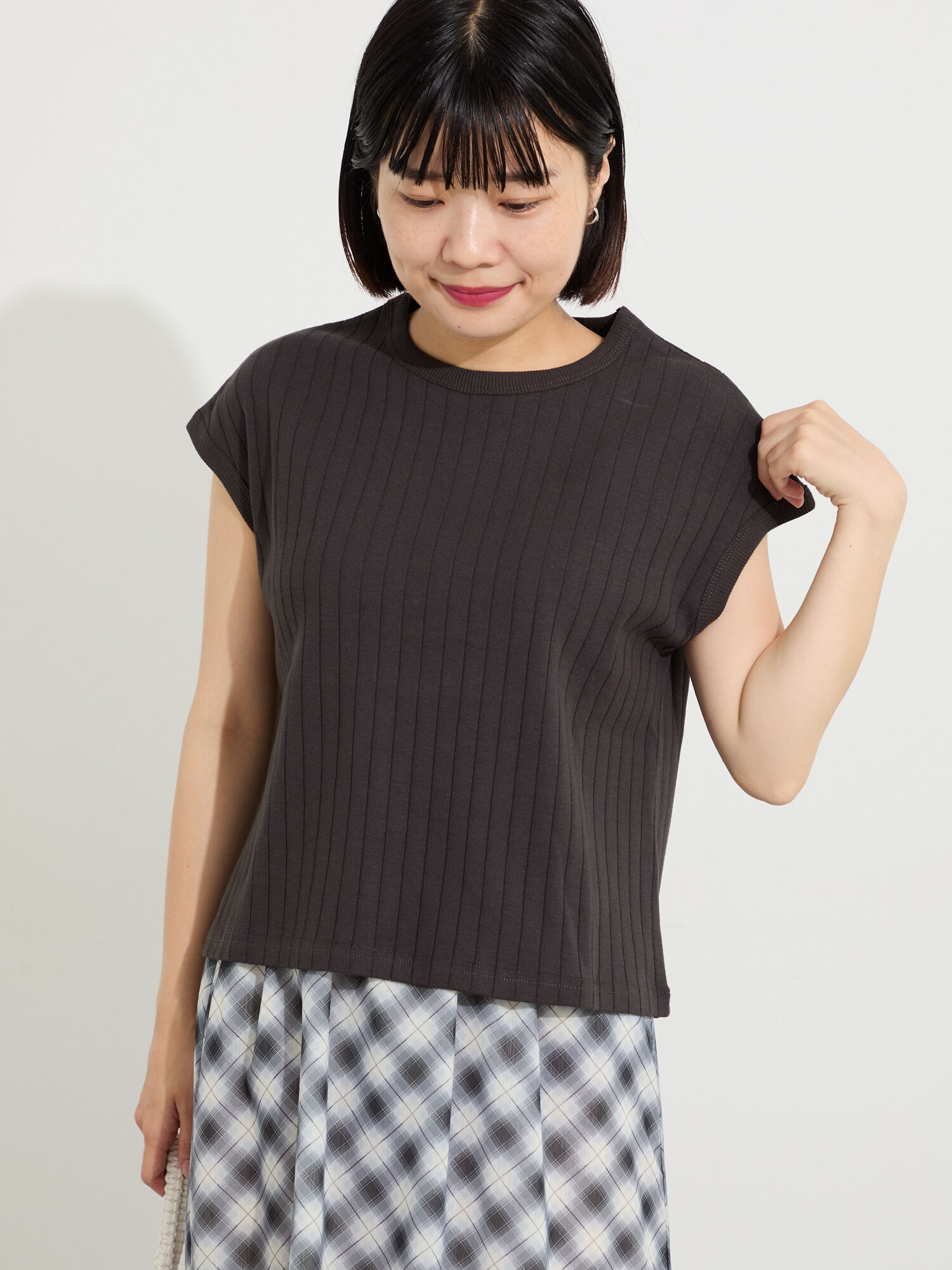 ともも ◇フレンチスリーブTシャツ（オフホワイト/チャコールグレー/ブラック