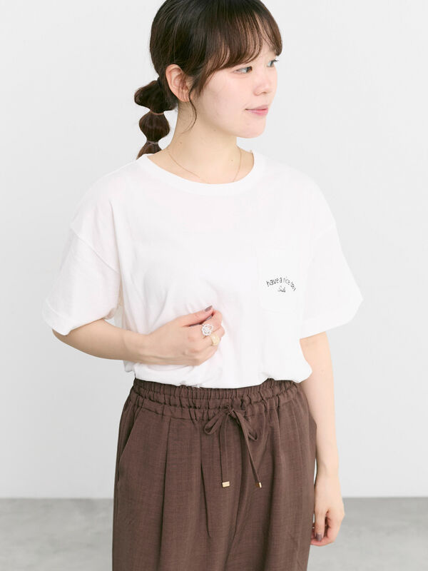 オーガニックコットン】刺繍ロゴTシャツ（オフホワイト