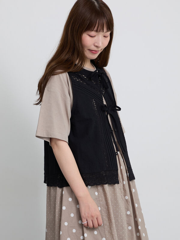 y*0様 新品サマンサモスモス池袋ISP限定ピンタック羽織りワンピース　リバティ セール】 レース×ピンタックリボンベスト《限定カラーあり》（ブラック