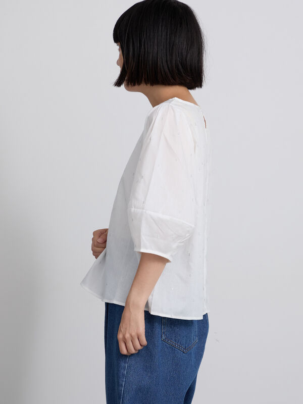 セール】 ◇【イージーケア】ドットラメ刺繍ブラウス（オフホワイト