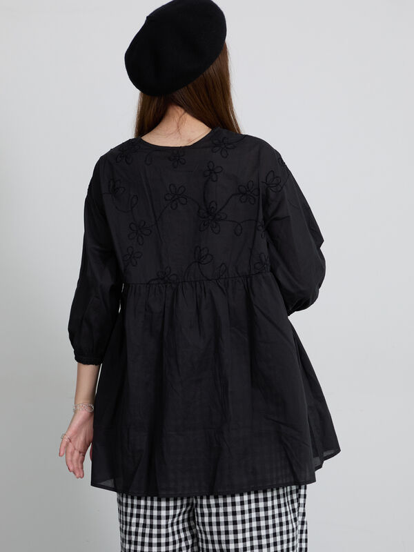 美品*ヌキテパ カットワーク刺繍 チュニック ブラウス 希少完売品 セール】 切替モール刺繍チュニックブラウス（オフホワイト/ブラック