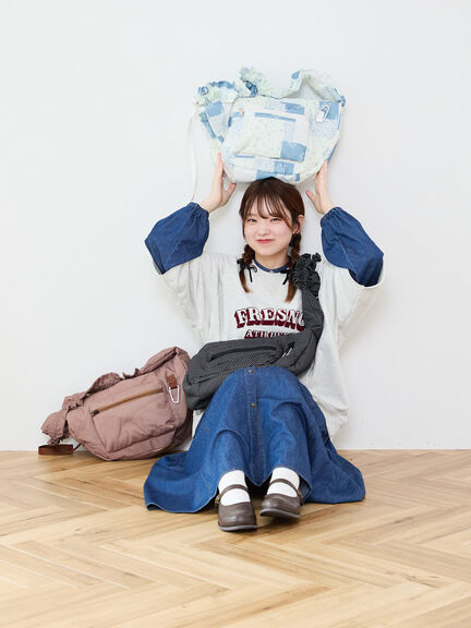 【Cross×Staff】ボトルポケ付/ハーフムーンフリルbag（オフホワイト/チャコールグレー/キャメル）｜Samansa Mos2（サマンサ モスモス）通販