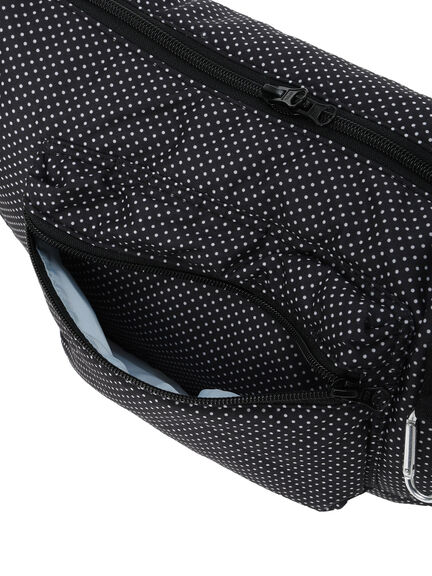 【Cross×Staff】ボトルポケ付/ハーフムーンフリルbag（オフホワイト/チャコールグレー/キャメル）｜Samansa Mos2（サマンサ モスモス）通販