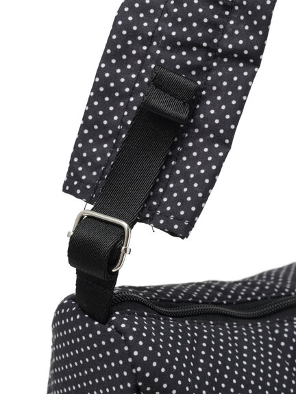 【Cross×Staff】ボトルポケ付/ハーフムーンフリルbag（オフホワイト/チャコールグレー/キャメル）｜Samansa Mos2（サマンサ モスモス）通販